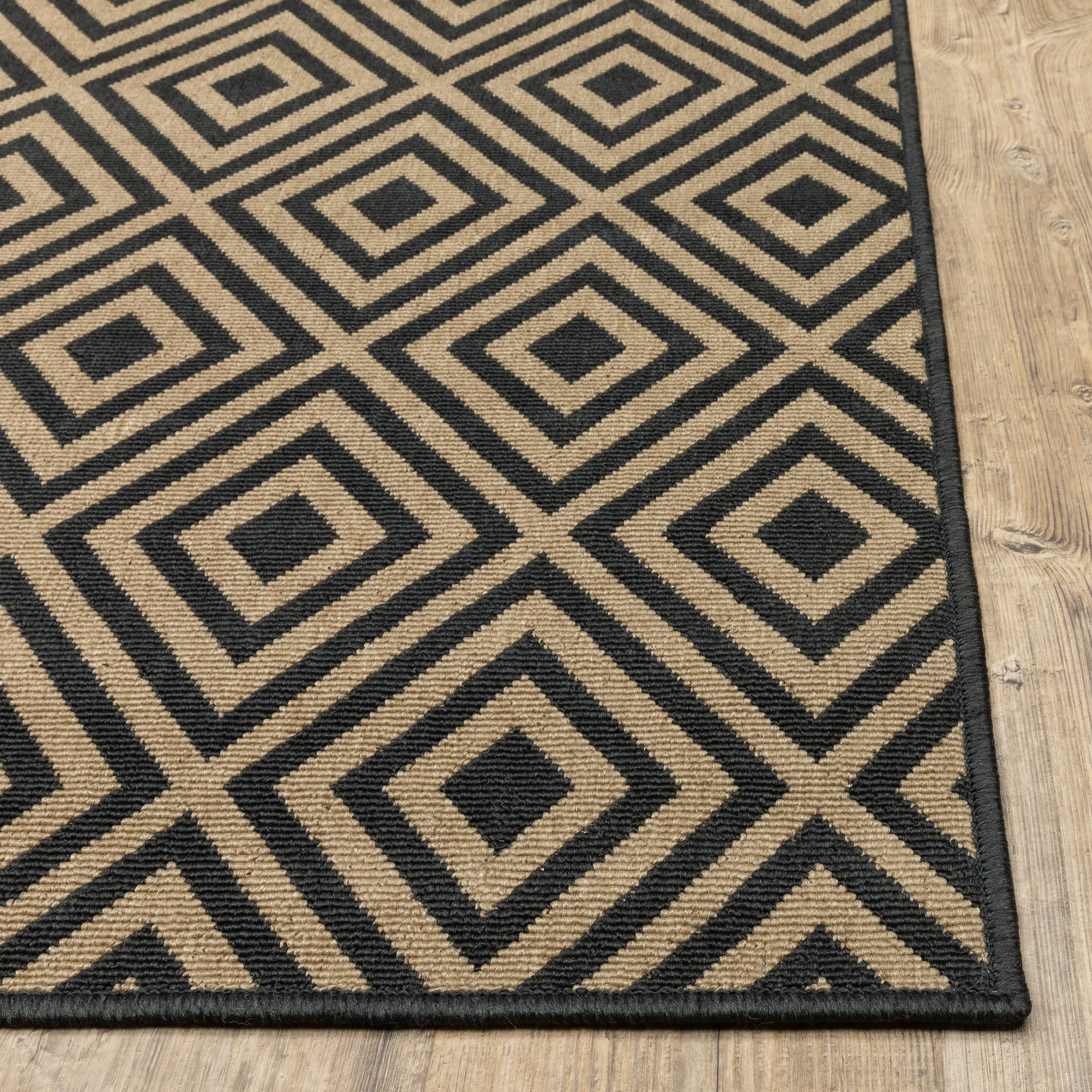 Vista Home Malta Black/Tan Diamond Indoor-Outdoor Rug.