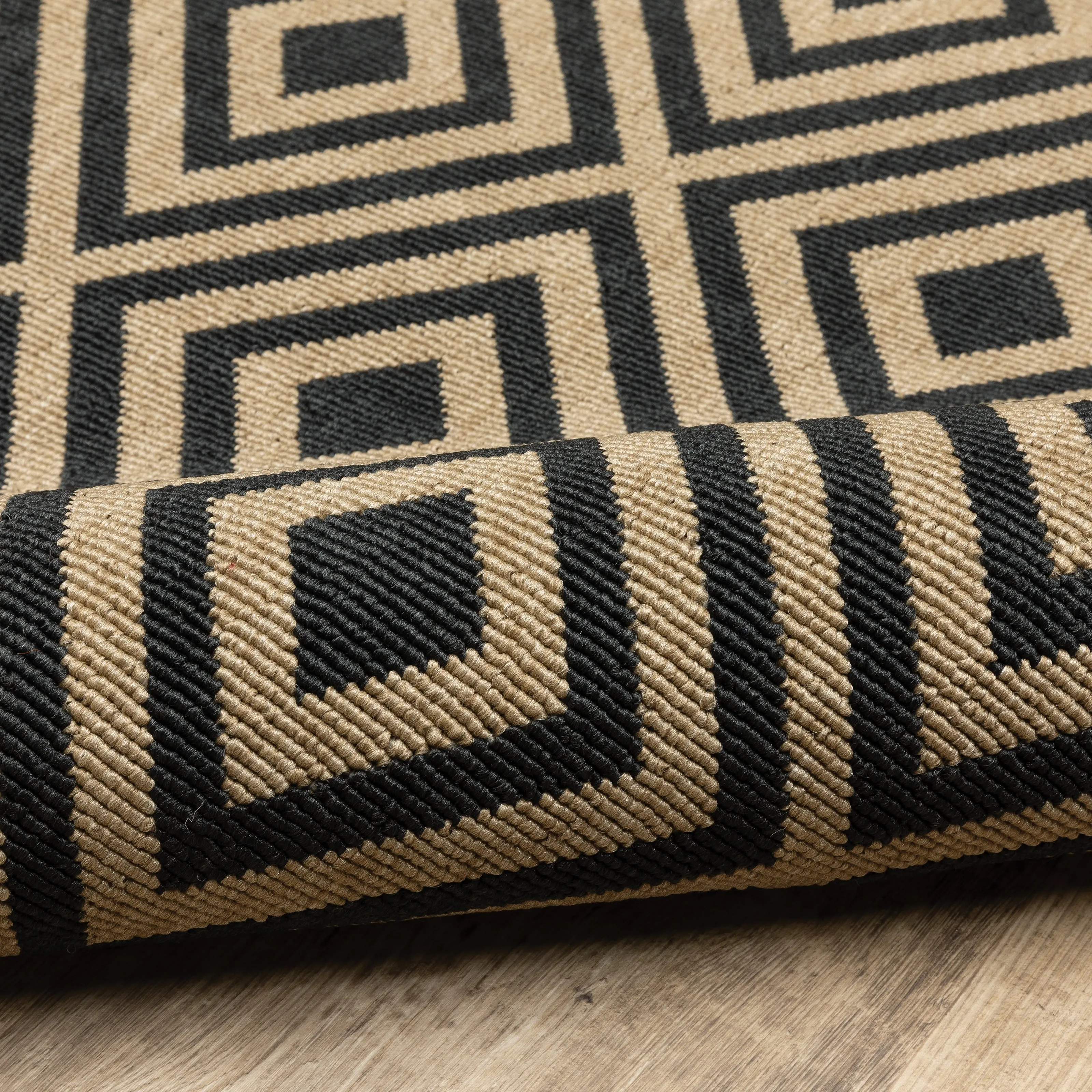 Vista Home Malta Black/Tan Diamond Indoor-Outdoor Rug.