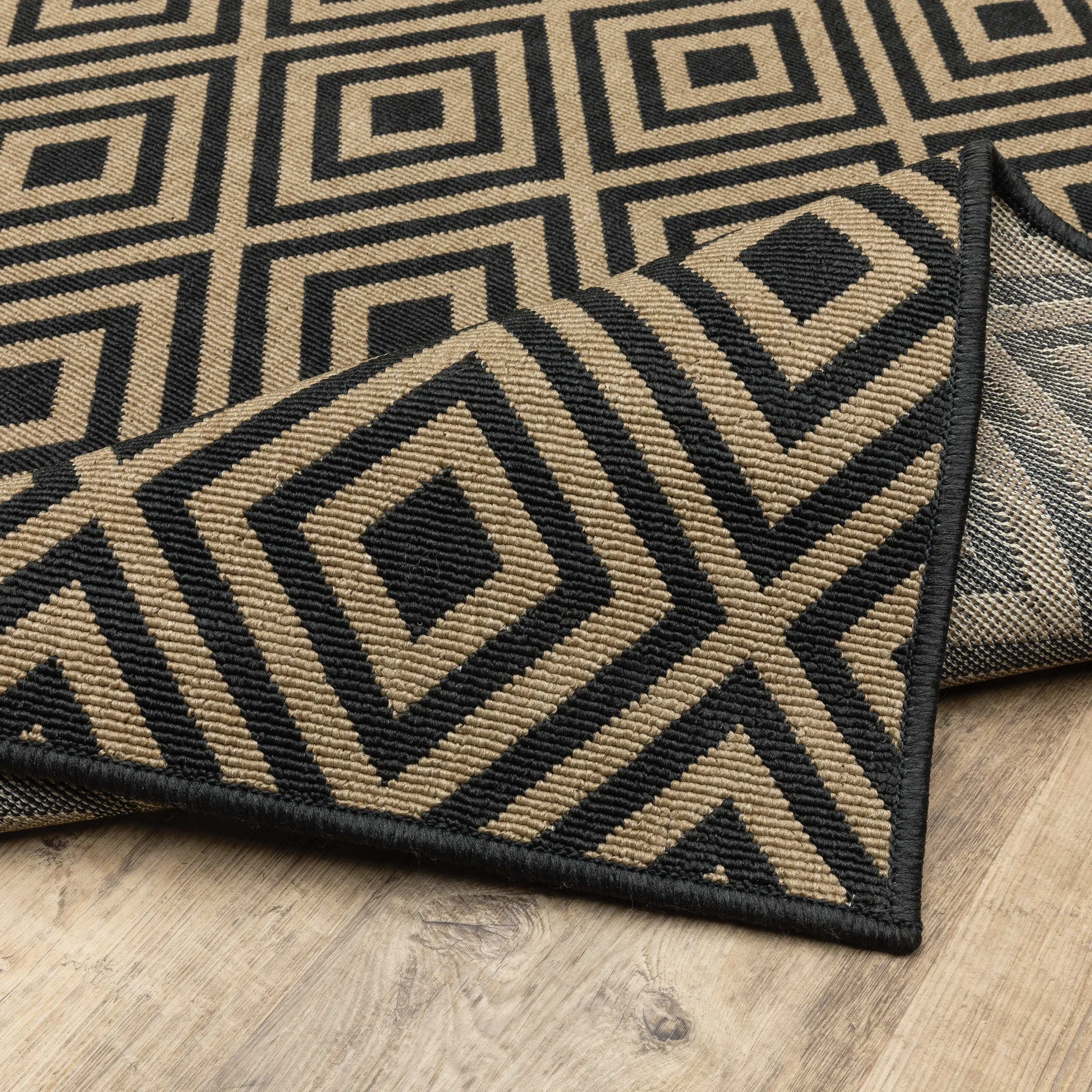 Vista Home Malta Black/Tan Diamond Indoor-Outdoor Rug.