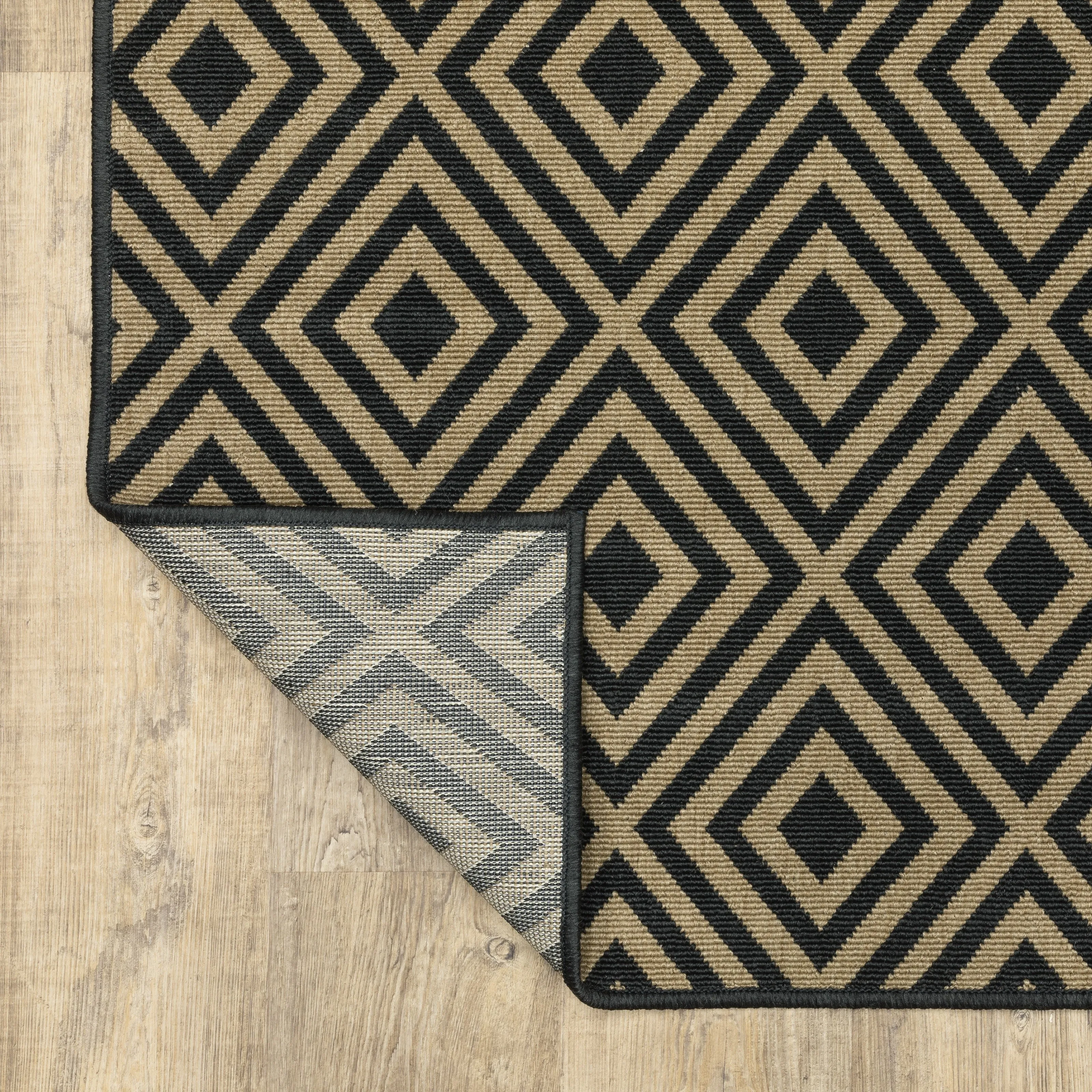 Vista Home Malta Black/Tan Diamond Indoor-Outdoor Rug.
