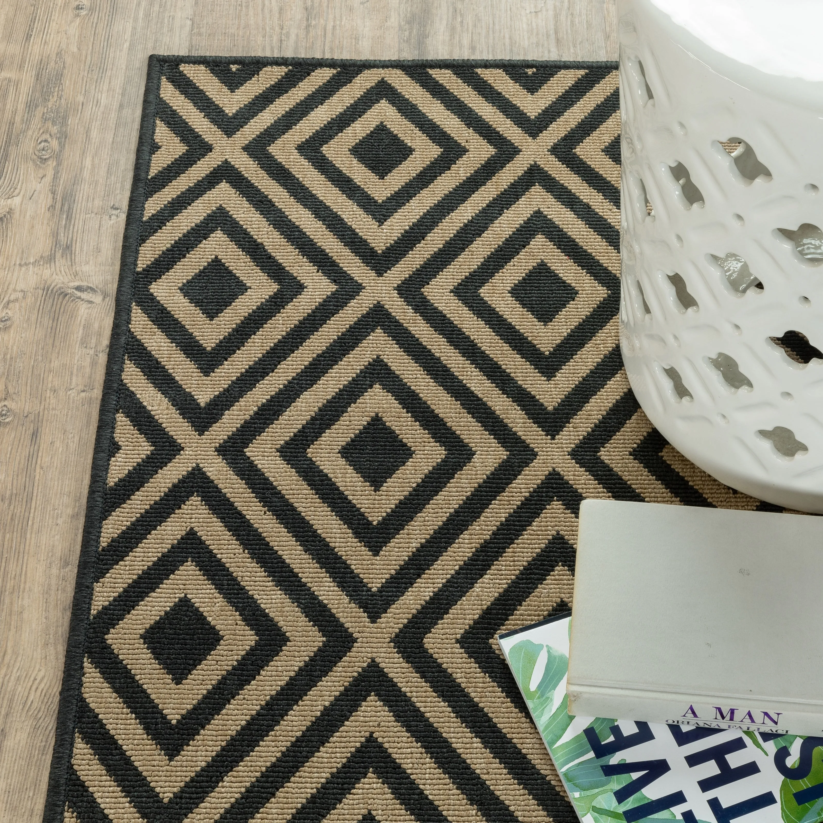 Vista Home Malta Black/Tan Diamond Indoor-Outdoor Rug.