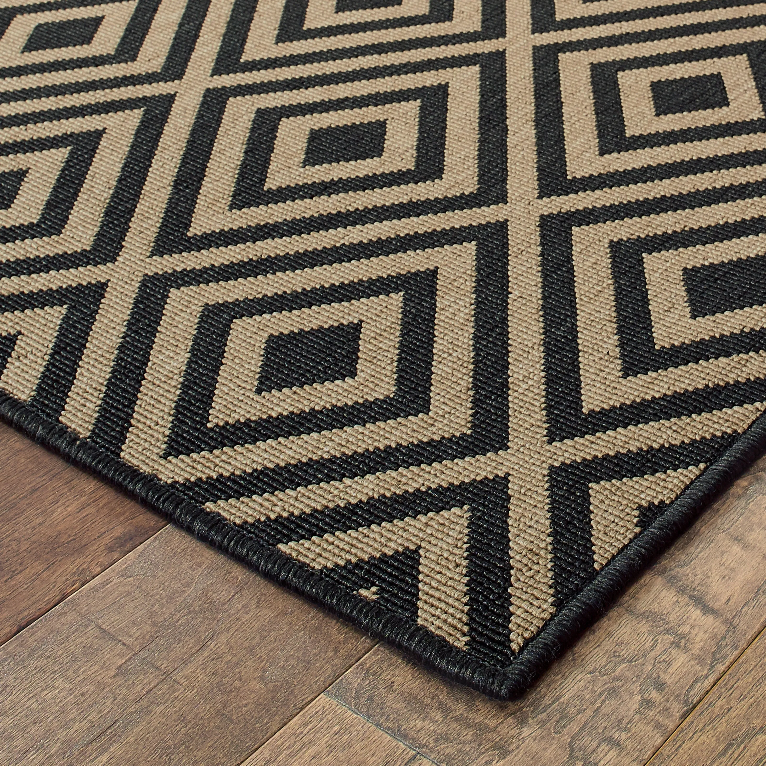 Vista Home Malta Black/Tan Diamond Indoor-Outdoor Rug.