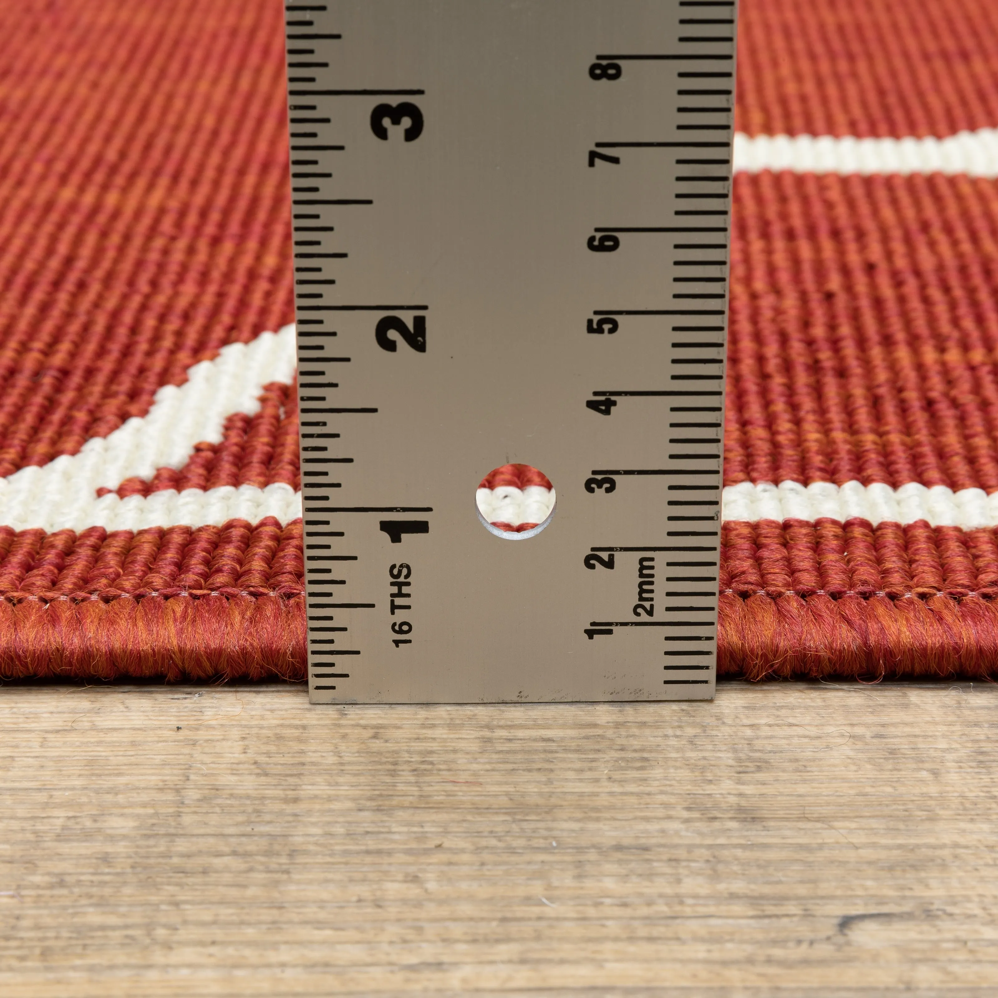 Vista Home Martinique Off-White/Brick Red Lattice Indoor/Outdoor Rug.