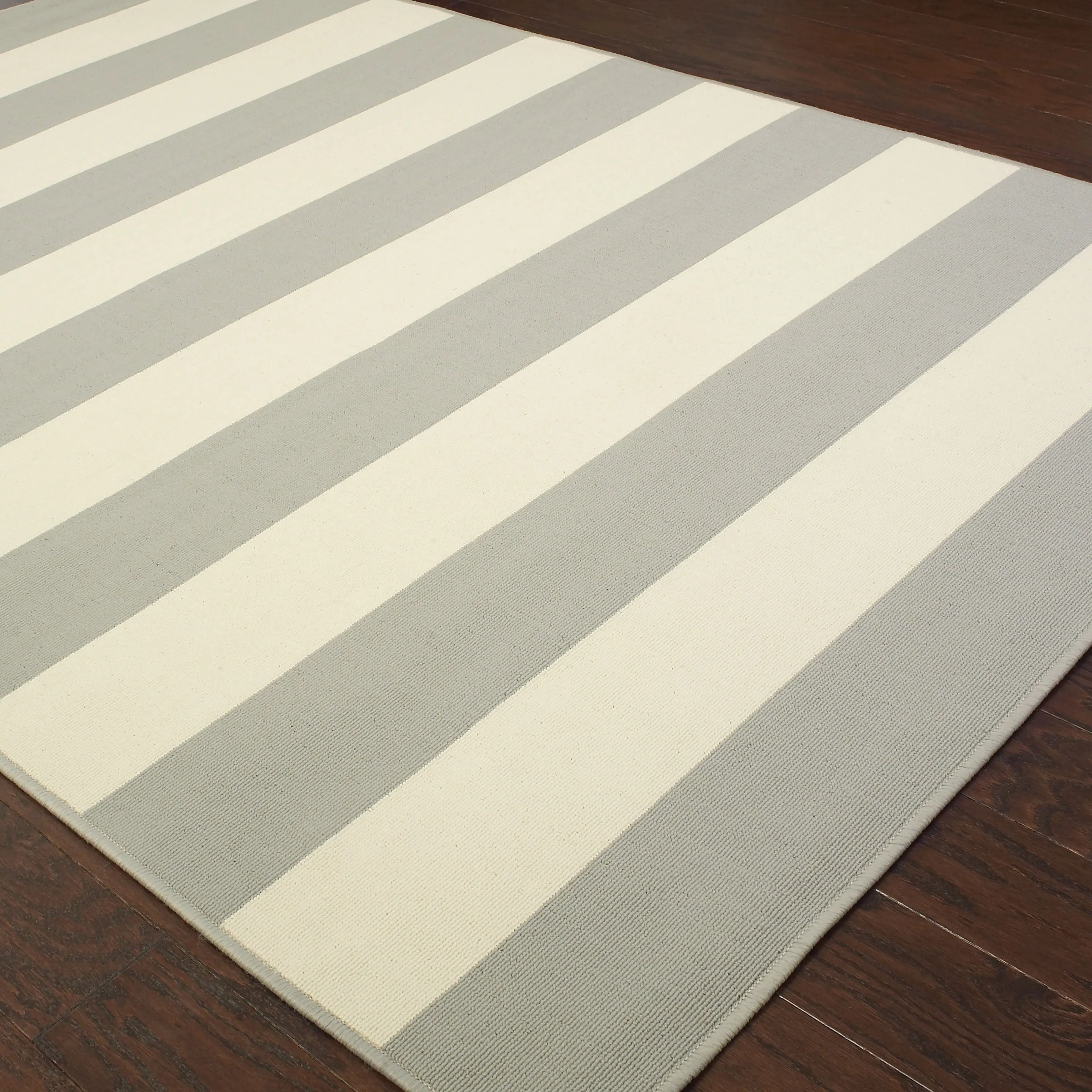 Vista Home Sonderso Indoor/ Outdoor Stripe Area Rug