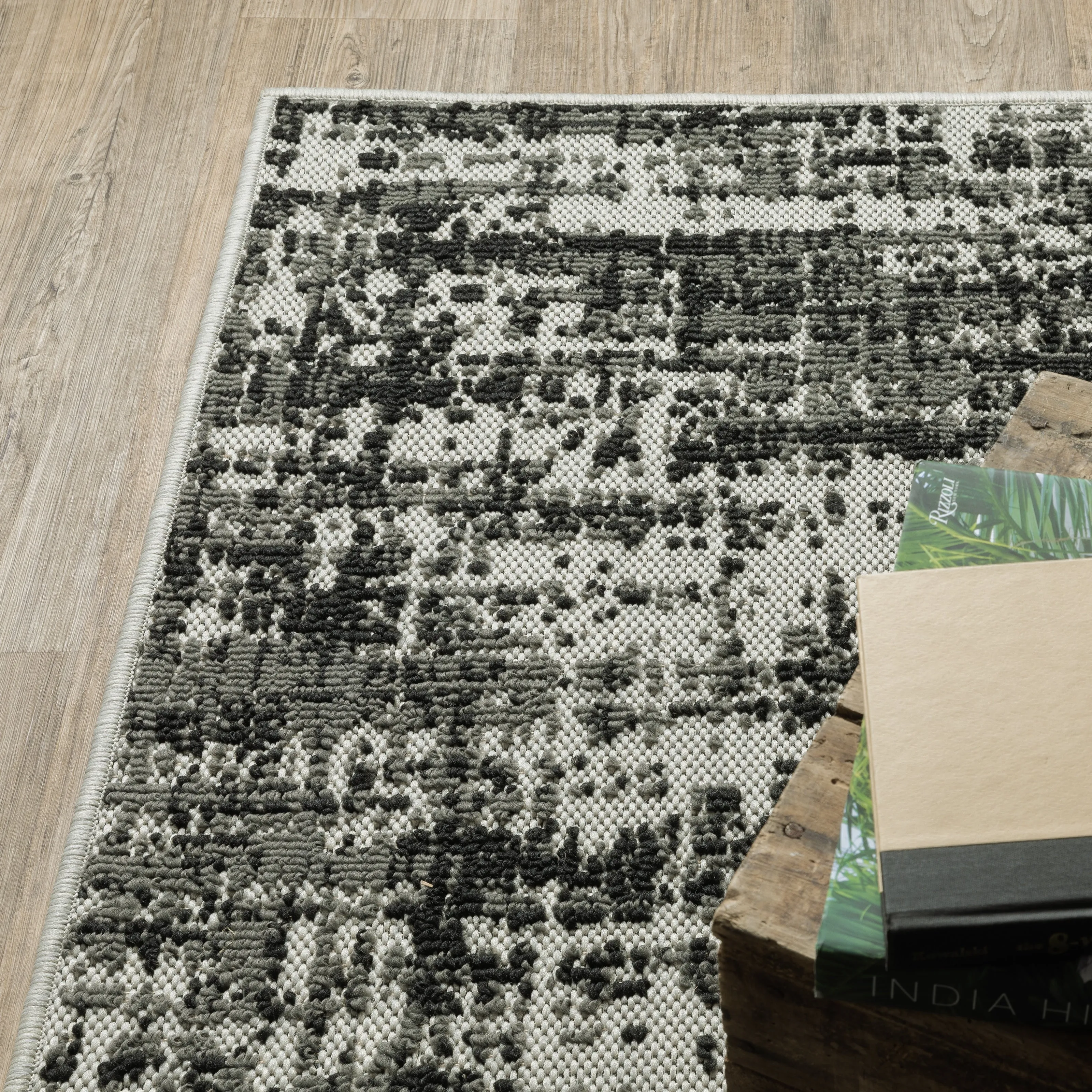 Vista Home Talcot Distressed Abstract Black Indoor-Outdoor Area Rug
