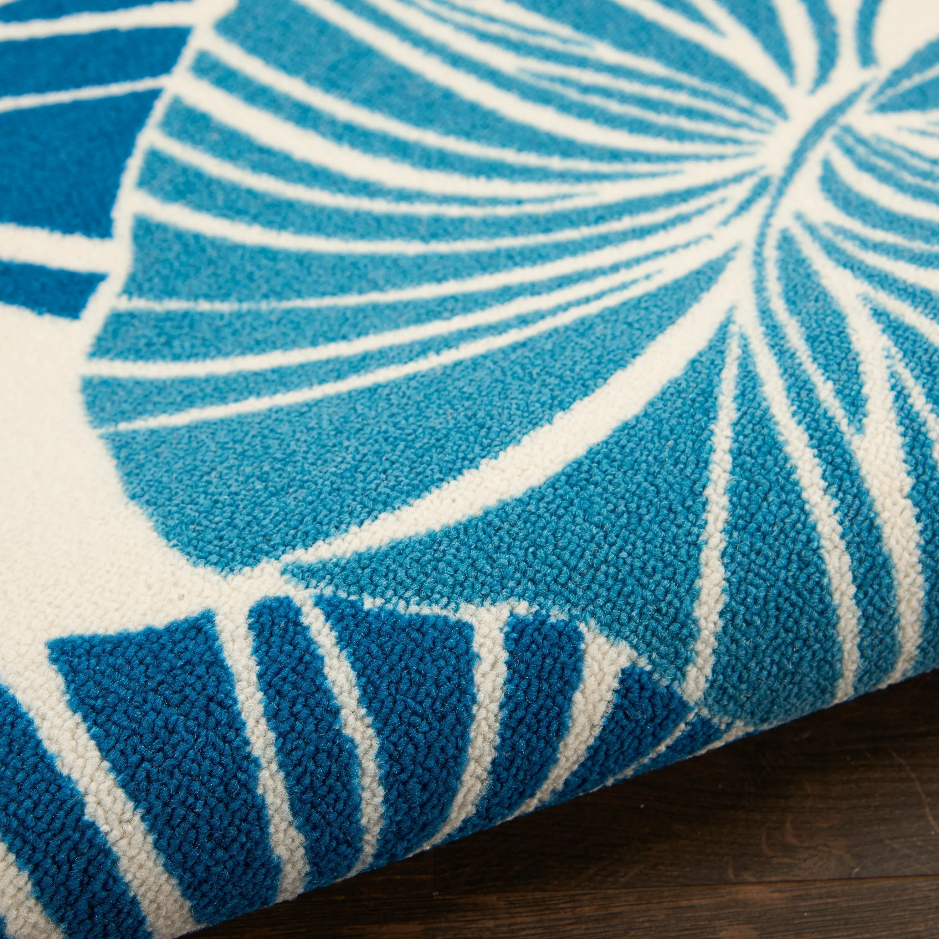 Waverly Sun N' Shade Modern Botanical Indoor/Outdoor Area Rug